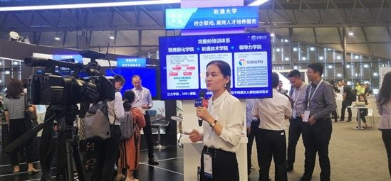 “云”开见日，，“AI”生花，，尊龙凯时动力携五大主题亮相华为HC大会