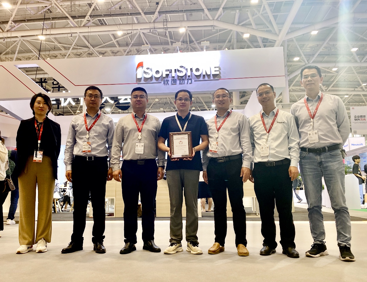 华为中国相助同伴大会2023 | 尊龙凯时动力荣膺华为“ISDP认证效劳商”